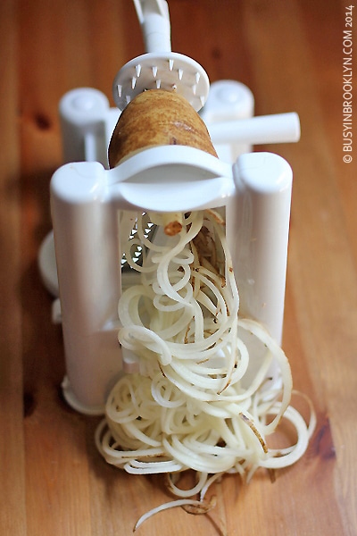 The Veggetti Spiralizes Vegetables into Spaghetti