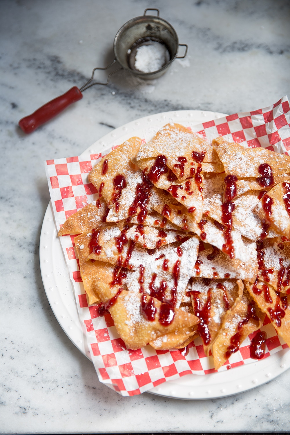 https://busyinbrooklyn.com/wp-content/uploads/2022/12/jelly-donut-nachos.jpg